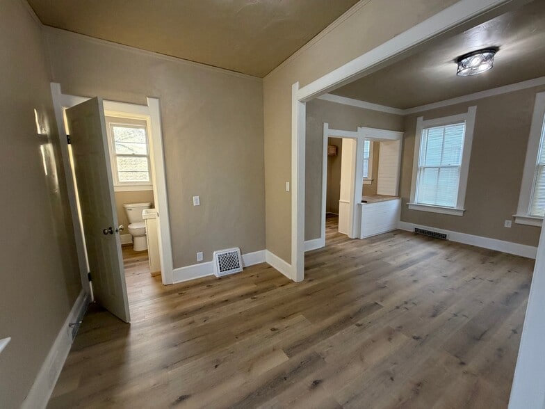 Building Photo - 708 N 10th St