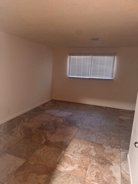 Building Photo - 4623 W Keim Dr