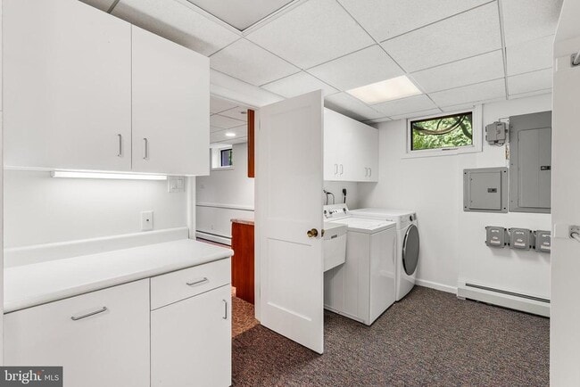 Building Photo - 749 Bair Rd