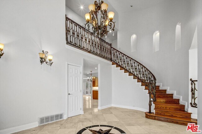 Building Photo - 1515 Outlook Cir