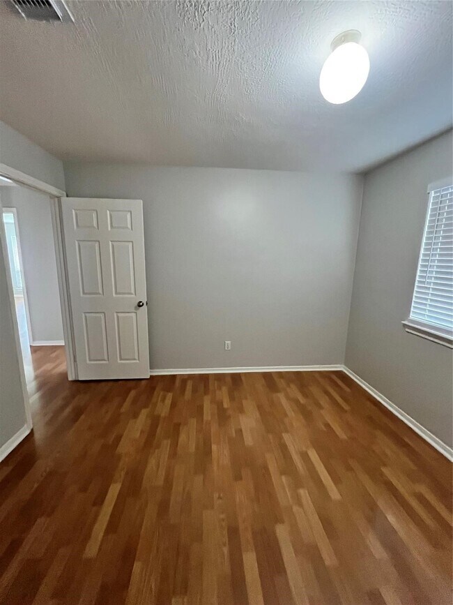 Building Photo - 6218 Woodland Forest Dr