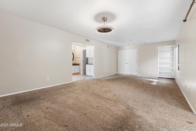 Building Photo - 8624 N Timberlane Dr