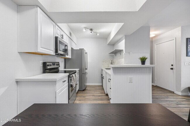 Building Photo - 10610 S 48th St