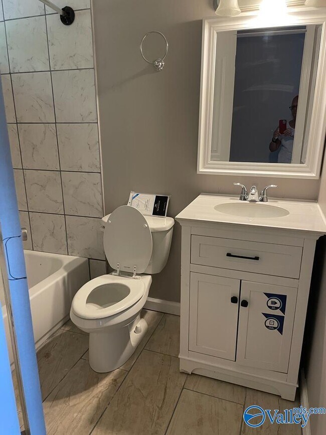 Building Photo - 2108 Pulaski Pike NW