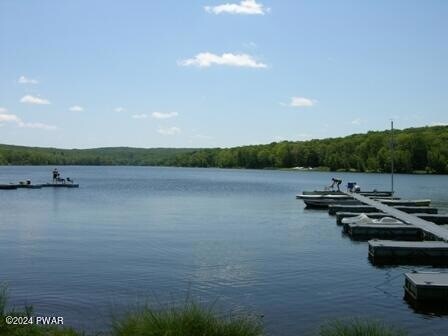 Building Photo - 402 Canoe Brook Dr