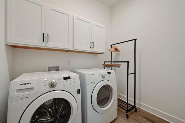 Building Photo - 701 Texas Sage Loop