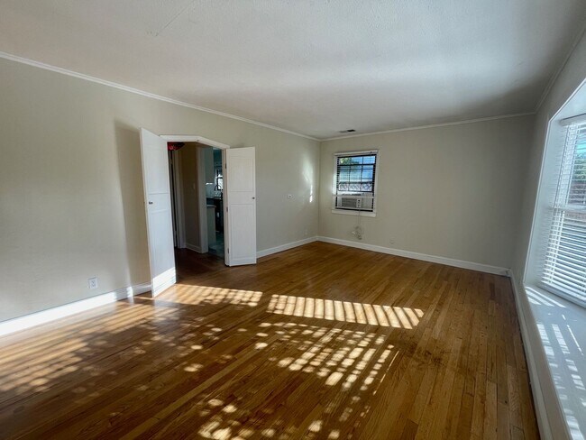 Building Photo - Cozy 1/1 Santa Clara Gem