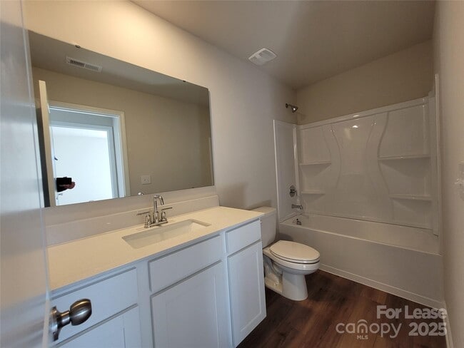 Building Photo - 124 Rock Ave