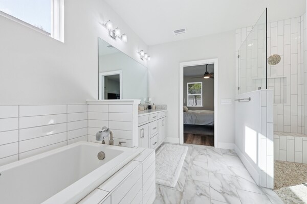 Building Photo - 534 SW 145th Dr