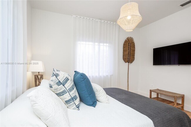 Building Photo - 501 SW 19th Rd