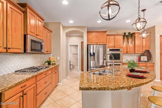 Building Photo - Eagle Glen Cul-de-sac Beauty