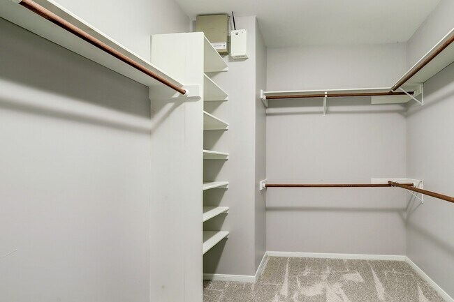 Building Photo - 2211 Roy St
