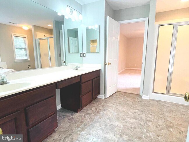 Building Photo - 9 Scarlet Oak Cir