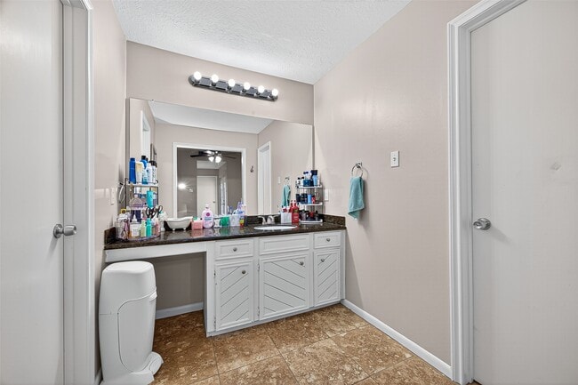 Building Photo - 4006 Dover St