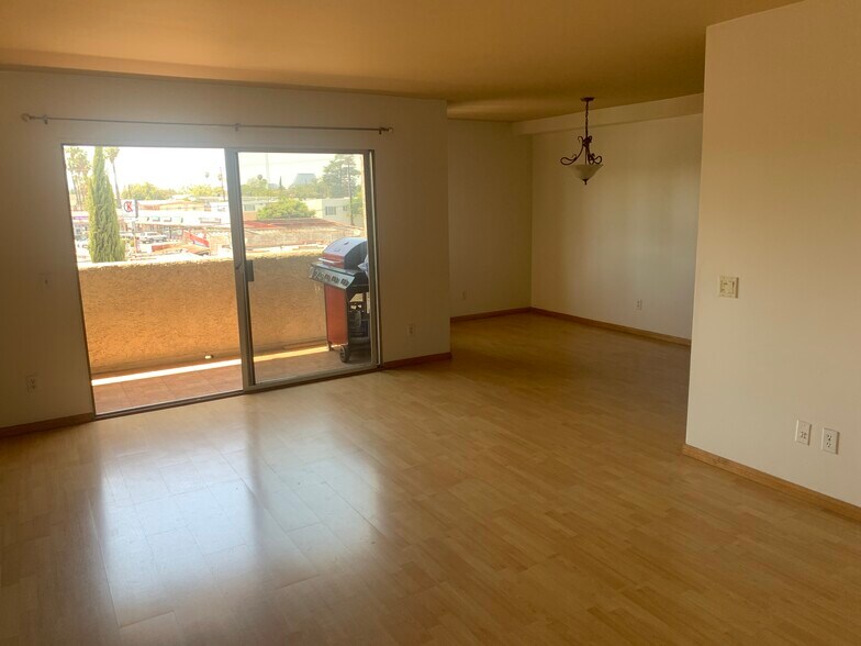 Living Room - 1422 Rock Glen Ave