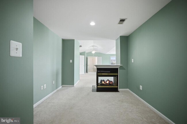 Building Photo - 20 Pinehurst Ln