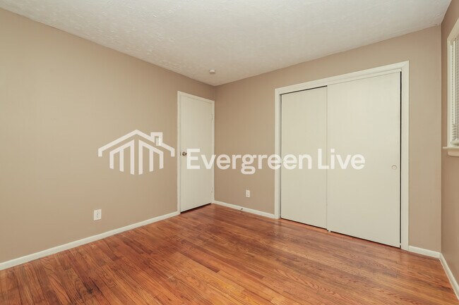 Building Photo - 5025 Ballard Dr