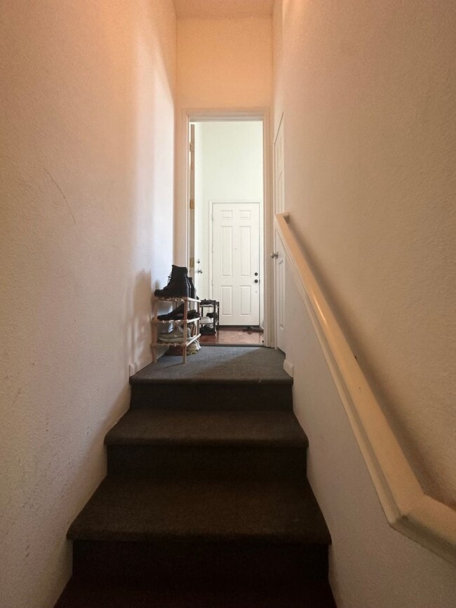 Building Photo - Stunning 3-Bedroom, 2.5-Bath Townhome in the Heart of Torrey Highlands – A Must-See!