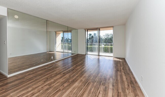 Building Photo - 500 Executive Center Dr