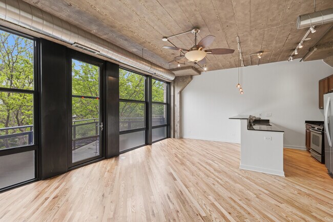 Building Photo - 1071 W 15th St