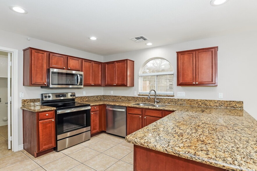 Building Photo - 6635 E Virginia St