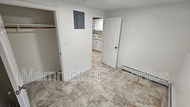 Building Photo - 9 Emerald Dr