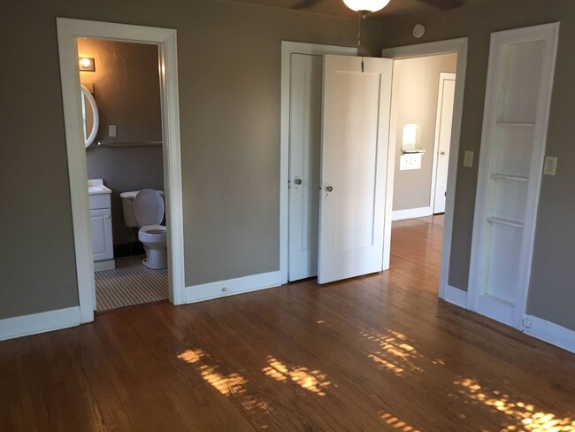 Building Photo - 1 bed 1 bath - Near Plaza District!