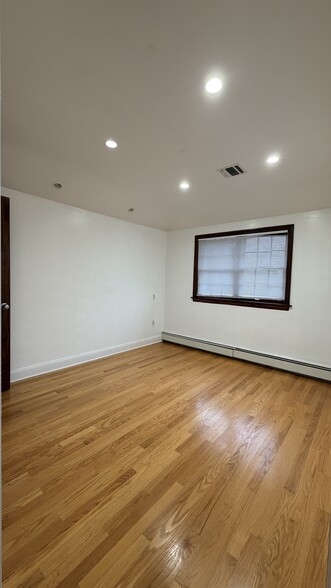 Building Photo - 15716 16th Ave