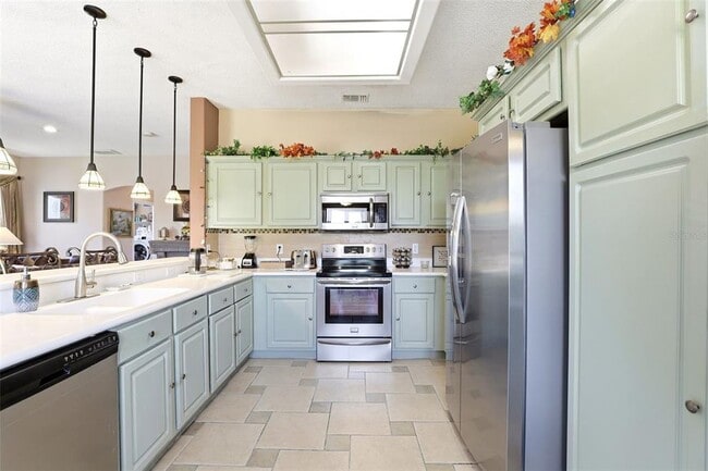 Building Photo - 824 Lake Biscayne Way