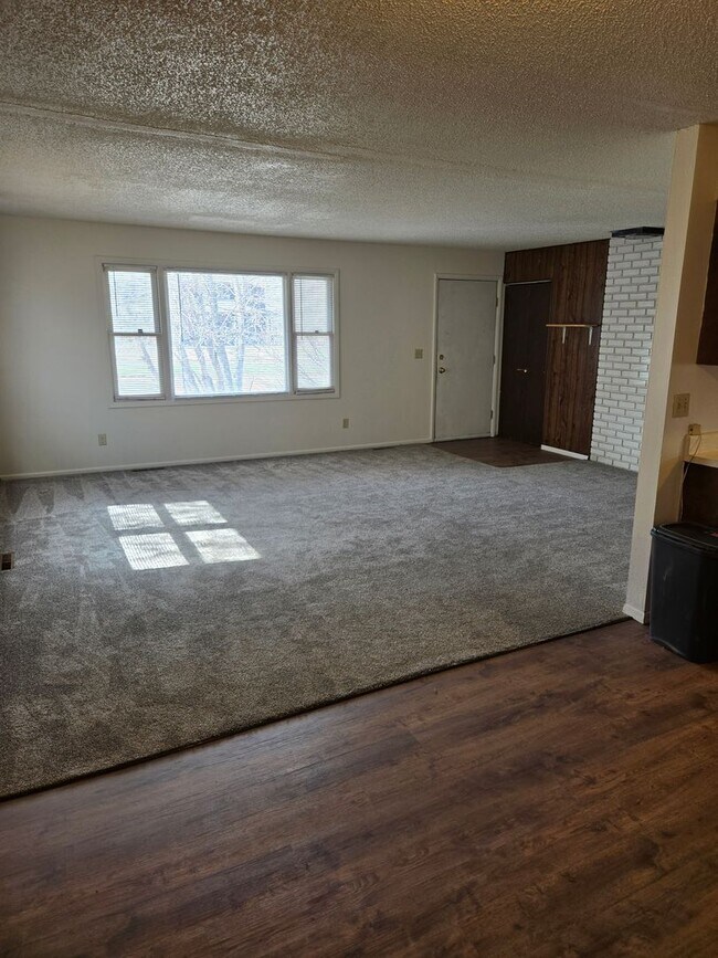 Building Photo - 318-320 N 19th Ave
