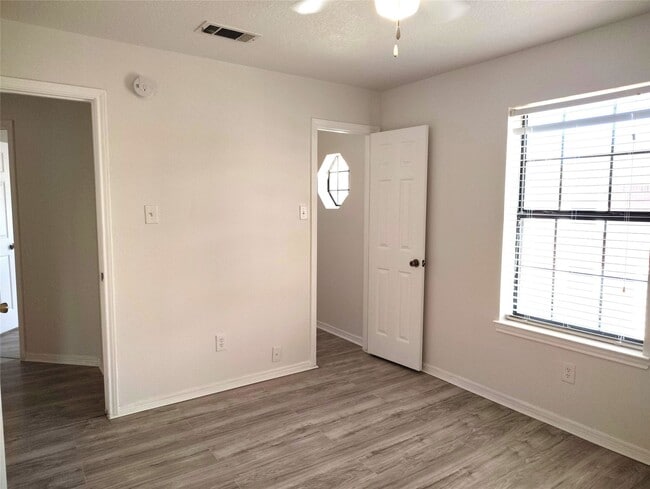 Building Photo - 13835 Purplemartin St