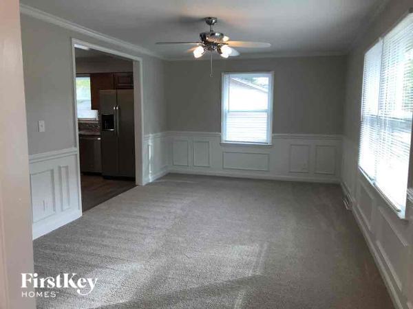 Building Photo - 940 Ridgeway Dr