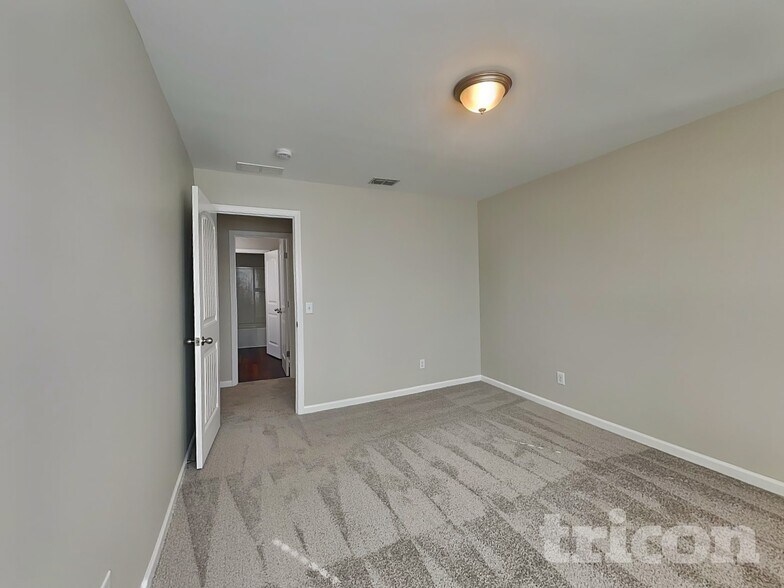 Building Photo - 703 Bench Ln