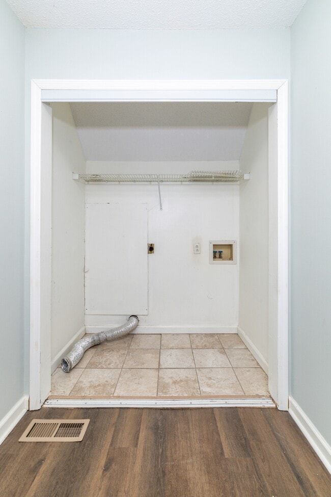 Building Photo - 928 Chip Cove Ln