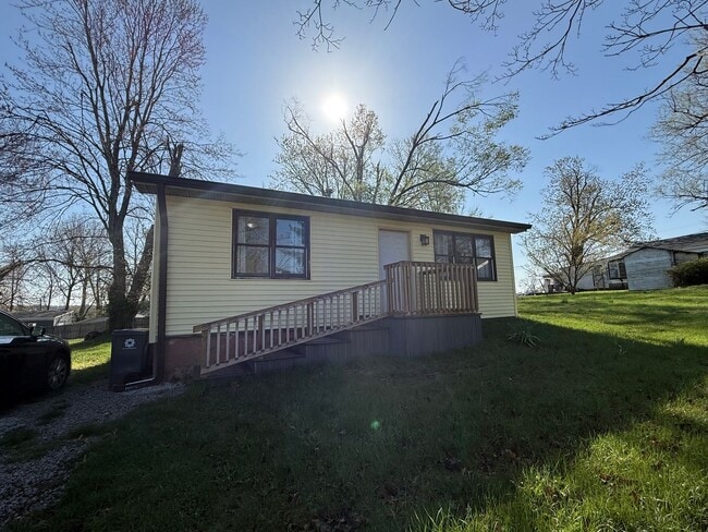 Primary Photo - 2 BDRM, 10 MONTH LEASE AVAIL AUGUST-MAY (2...