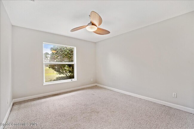 Building Photo - 5867 Treasure Ln