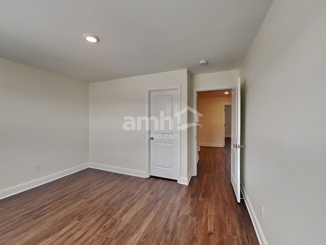 Building Photo - 5228 Valor Dr