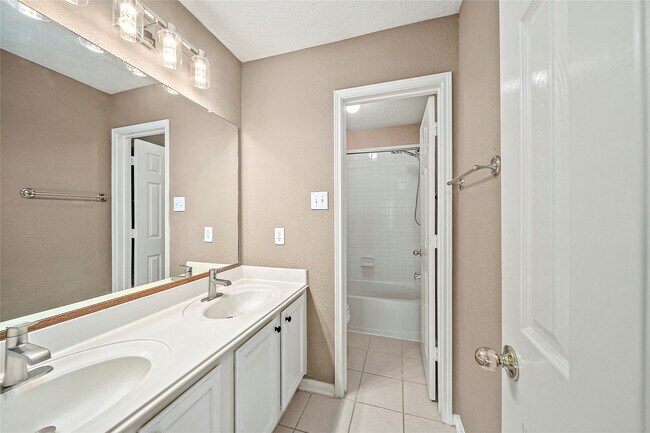 Building Photo - 22430 Water Edge Ln