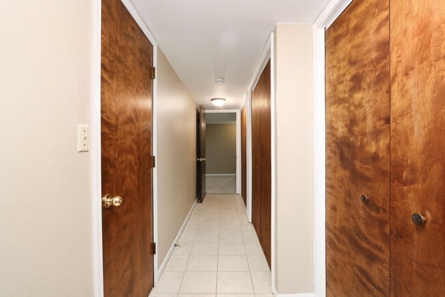 Building Photo - 340 Twykingham Pl