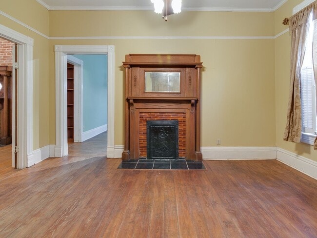 Building Photo - 3BR/1B Home in GREAT Midtown Location!!