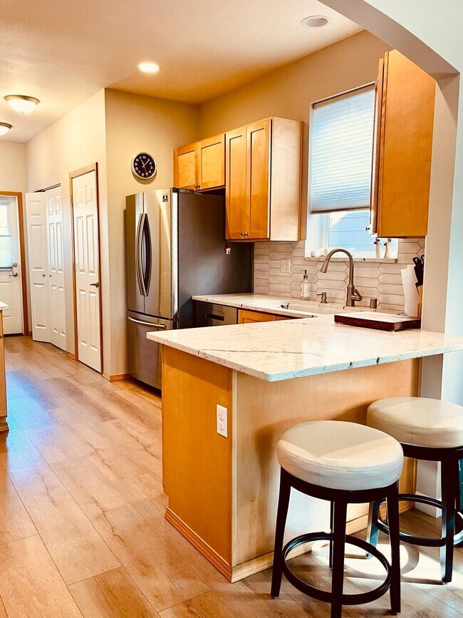 Building Photo - Fully Furnished 2 bedroom cottage in downtown Poulsbo...available starting 5-1