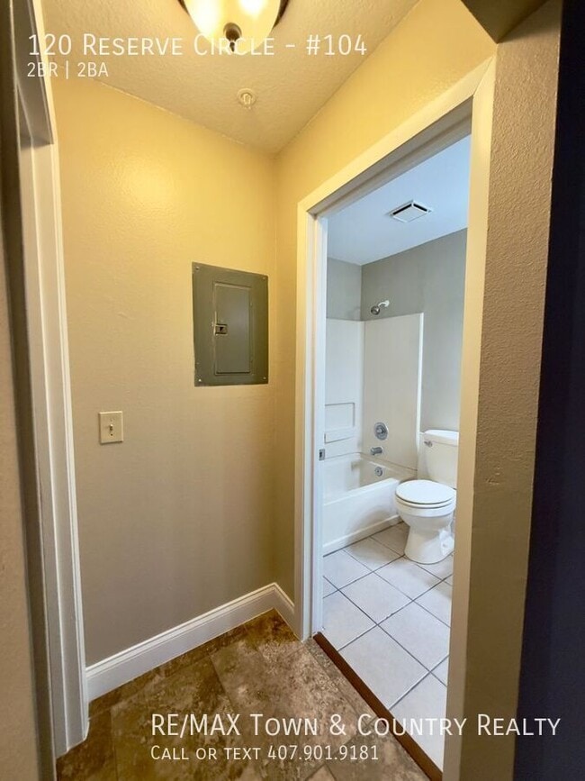 Building Photo - 120 Reserve Cir