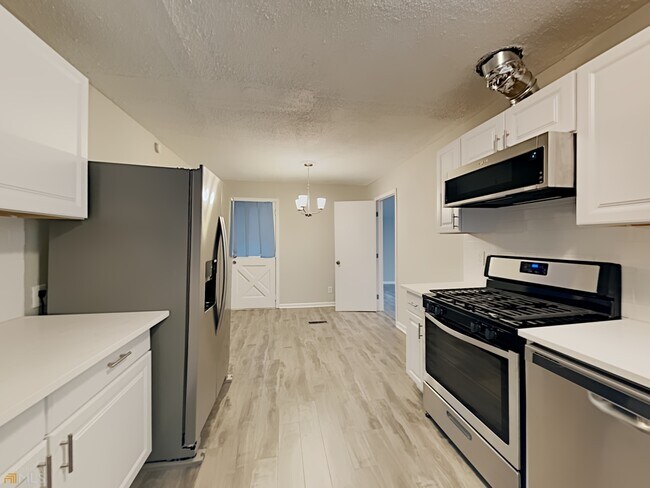 Building Photo - 908 Kennesaw Dr