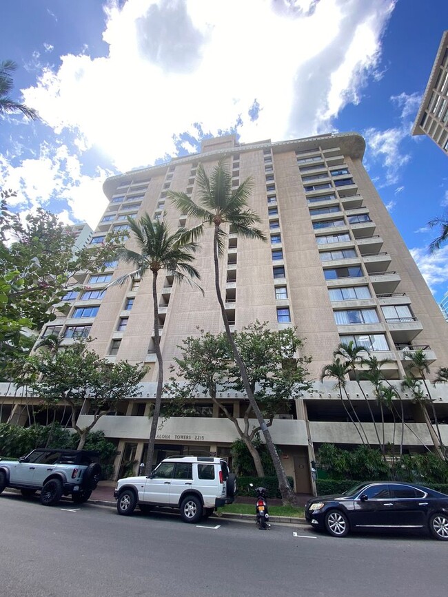 Primary Photo - Waikiki Fully-Furnished 2 Bed, 2 Bath, 1 P...