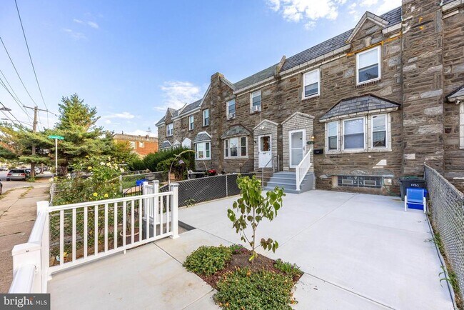 Building Photo - 1150 Devereaux Ave