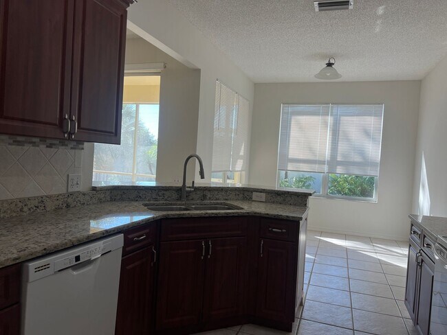 Building Photo - Welcome to your new home in beautiful Venice, Fl!  2 Bedroom 2 Bath w/ Den