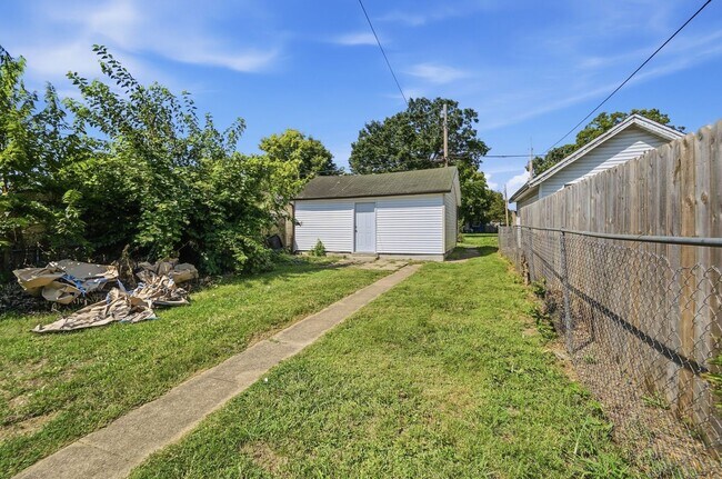 Building Photo - 413 Lockwood Ave