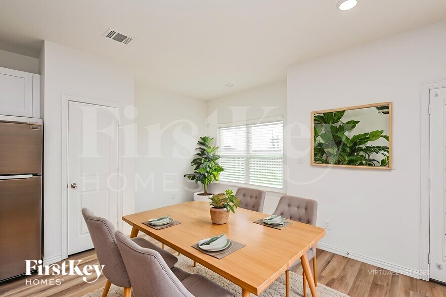 Building Photo - 7328 Parkside Pl Dr