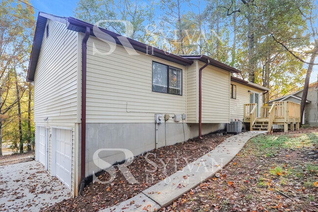 Building Photo - Prepare to fall in love with this 4 bedroom, 3.5 bathroom home