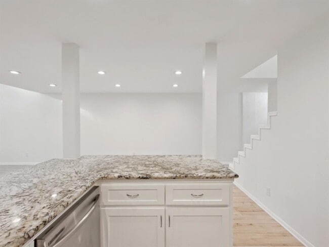 Building Photo - 1812 Saxony Ln